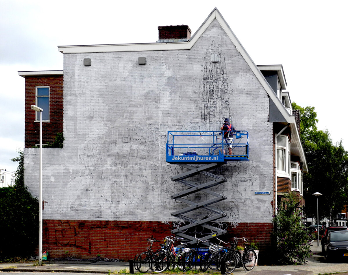 De eerste schets staat op de muur. Foto: JvW
