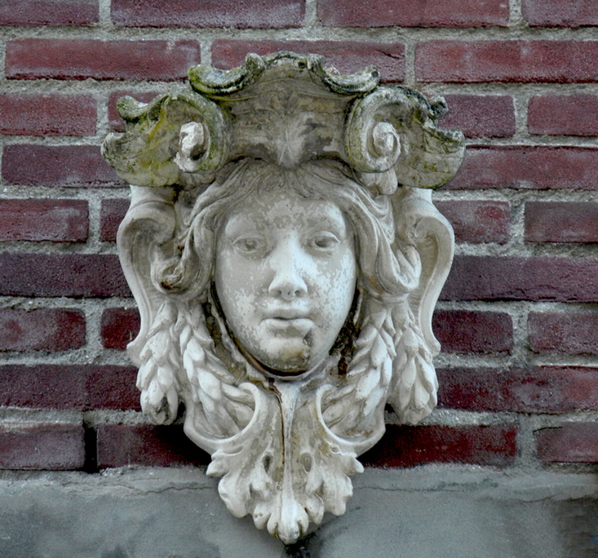 Dit borstbeeld verwijst naar Italo's geboorteland.