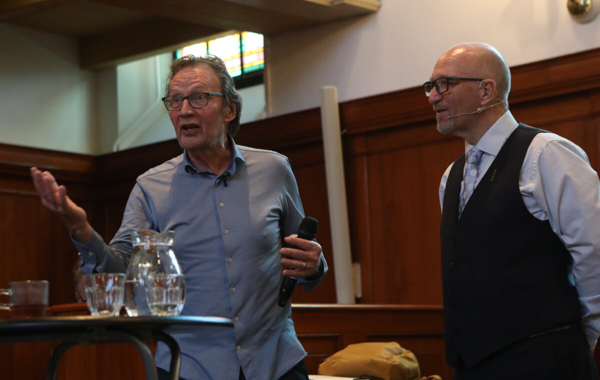 Cees Grimbergen in gesprek met Peter Gieling. Foto: Ton van den Berg