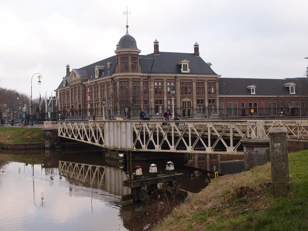 De bediening van de Muntbrug wordt weer elektrisch. Foto: L. Engelman