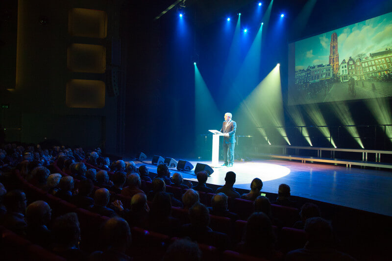Burgemeester Van Zanen tijdens de speech in de stadsschouwburg. Foto: Desiree Meulemans