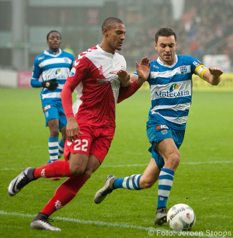 Haller, hier in duel met Bouy van PEC, voorlopig nog in de Galgenwaard. Foto: Jeroen Stoops