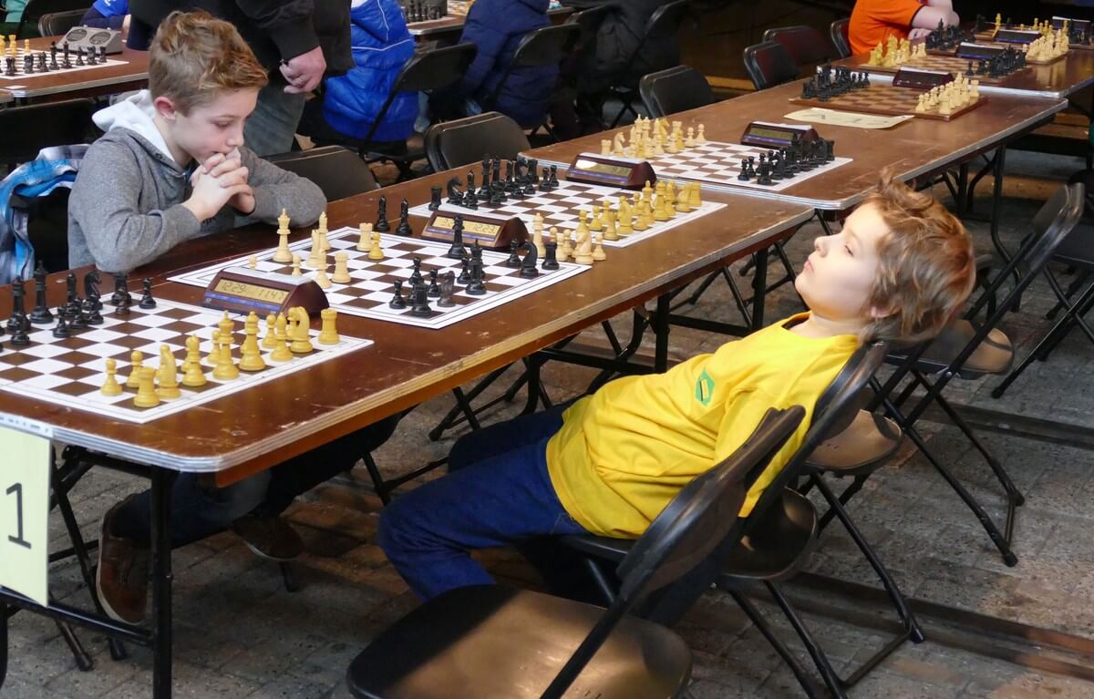 Languit gestrekt al weten dat je gaat winnen. Foto: Ton van den Berg