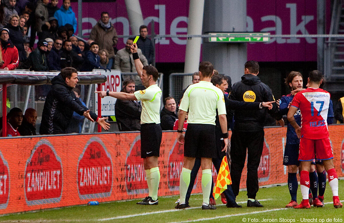 Tweede geel voor de reeds gewisselde Gortler. foto: Jeroen Stoops