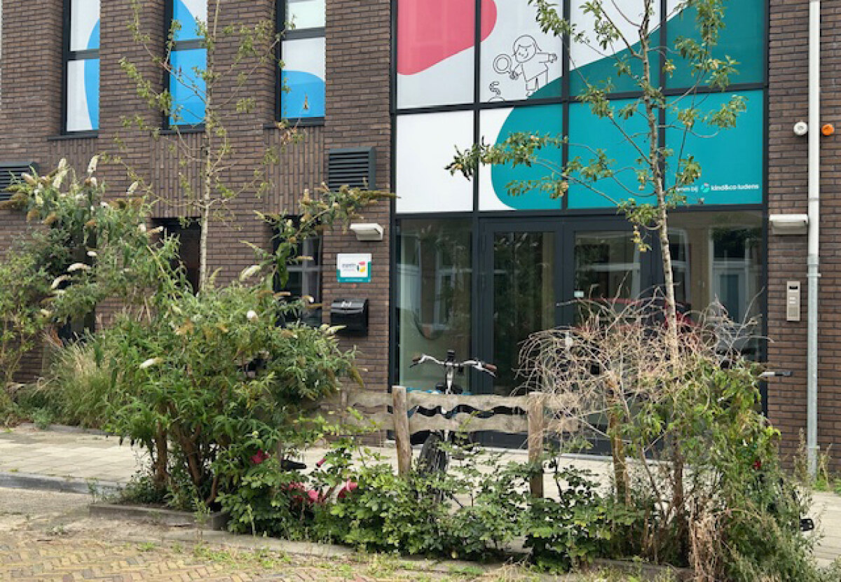 De groene muur in de Curacaostraat (foto: JP)