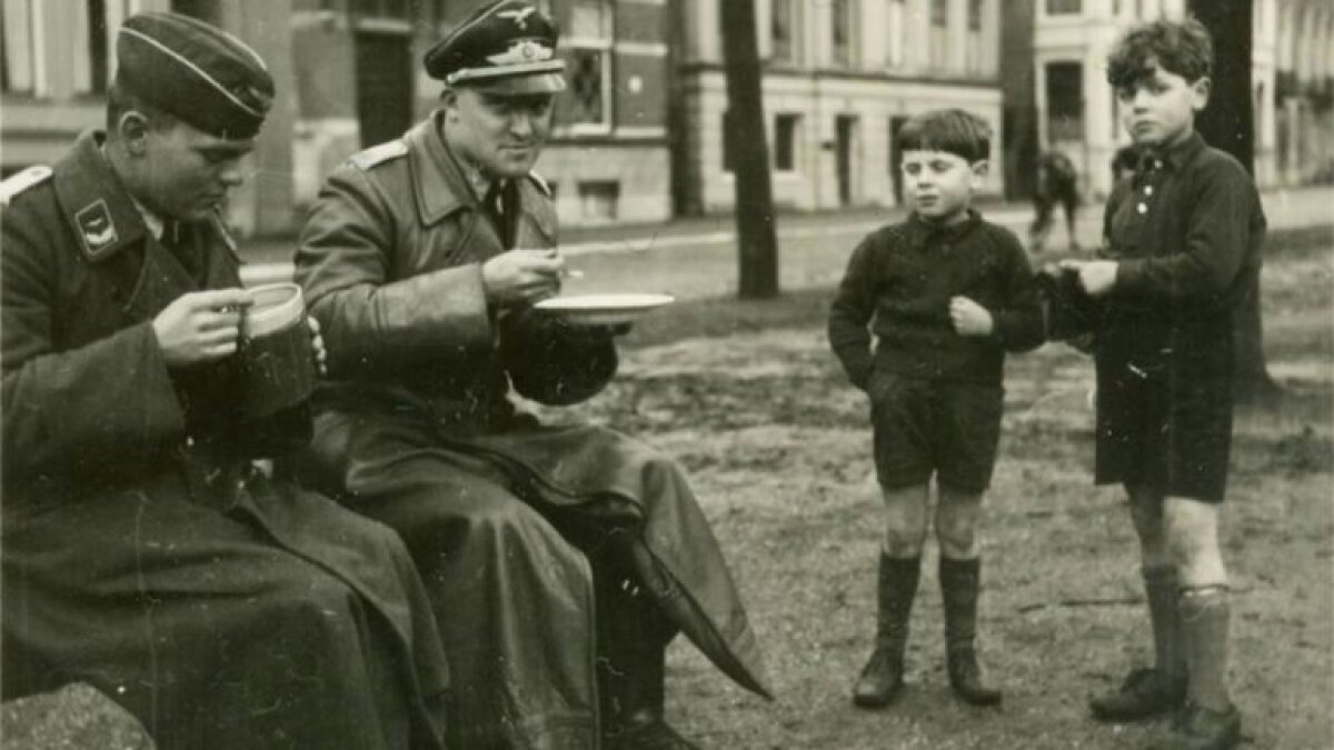 Duitse militairen op de Maliebaan. Foto: collectie Ad Huiding