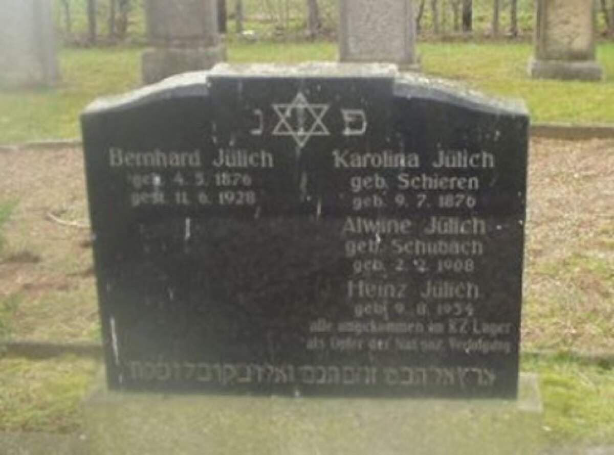 De grafsteen van Bernhard Jülich, zonder tweede voornamen