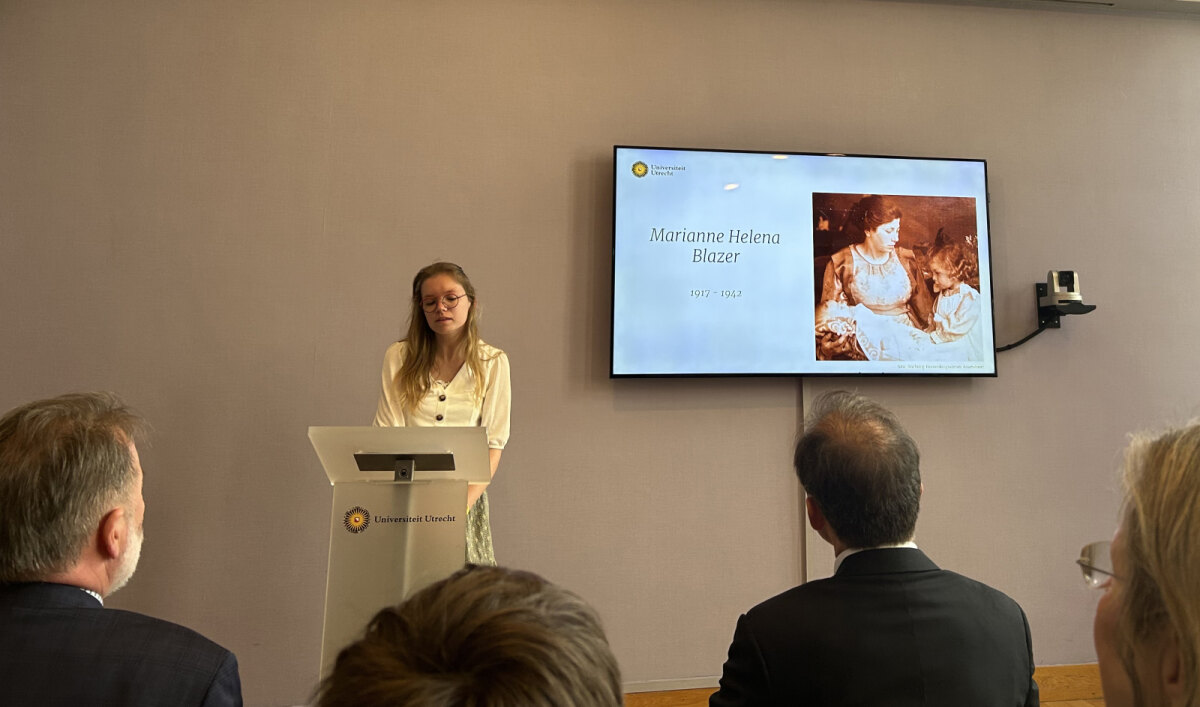 Studente Larissa Bies sprak over Marianne Helena Blazer. Foto: JT