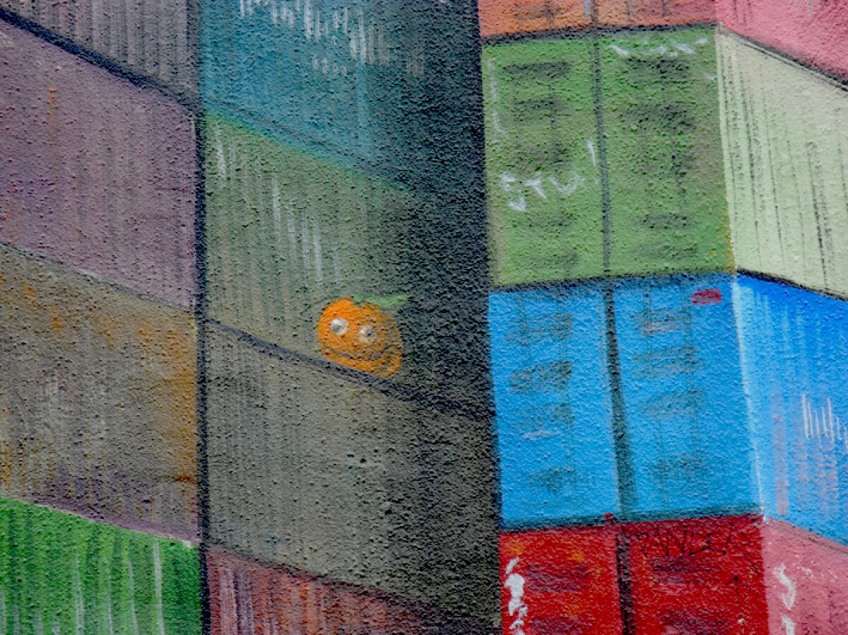 Op een van de containers van 'Never enough' (2022) in de Bonistraat. Foto: JvW