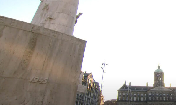 Het monument op de Dam (screenshot 4 mei 2020 - klik erop voor een vergroting) 