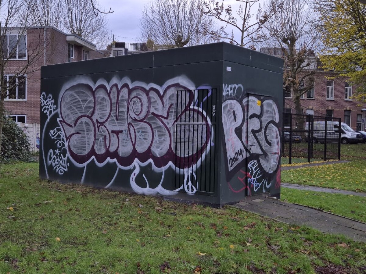 Zo stond het schakelstation er eerst bij (foto: Charles Chamboné)