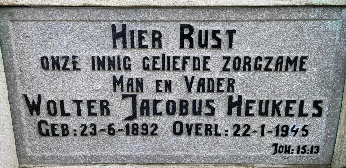 De aangepaste steen (klik erop voor een vergroting). Foto. J. Terlingen