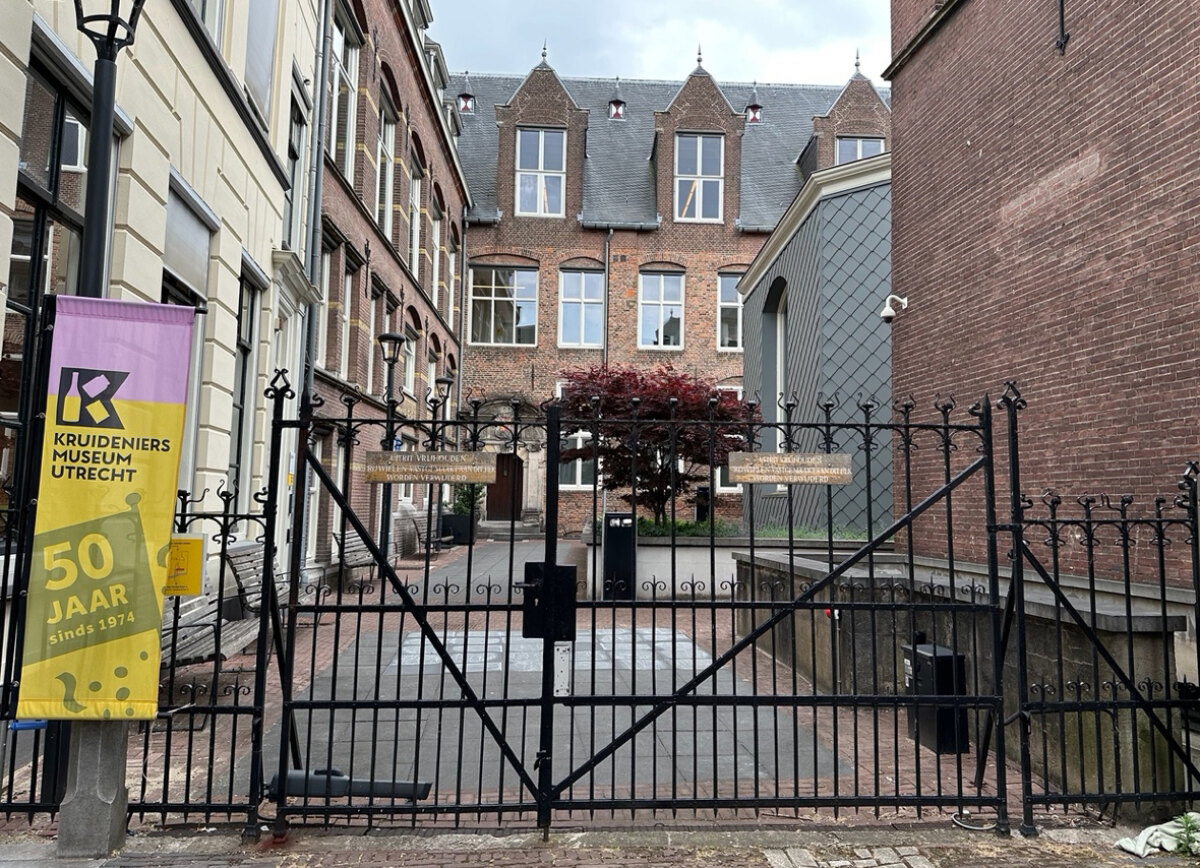 Achteringang ’t Hoogt van faculteit Rechten. Foto: Dik Binnendijk