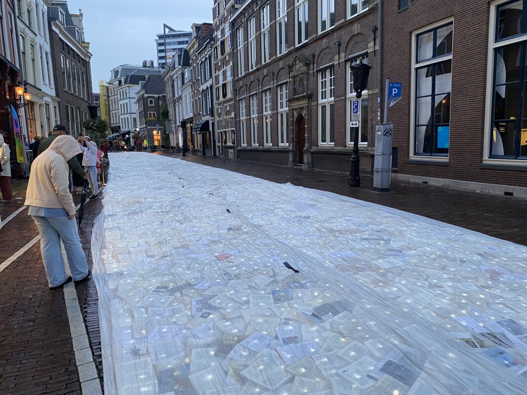 Rond 19.00 uur; er zit nog plastic over de boekenrivier (alle foto's gemaakt door JT)