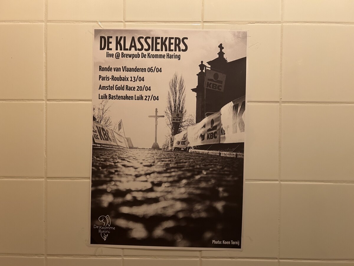 De Kromme Haring pakt trouwens alle klassiekers mee, blijkt op de wc (JT)