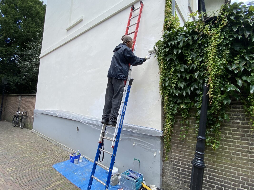 Eerst 'wit' Peeters de ondergrond. Foto: JT