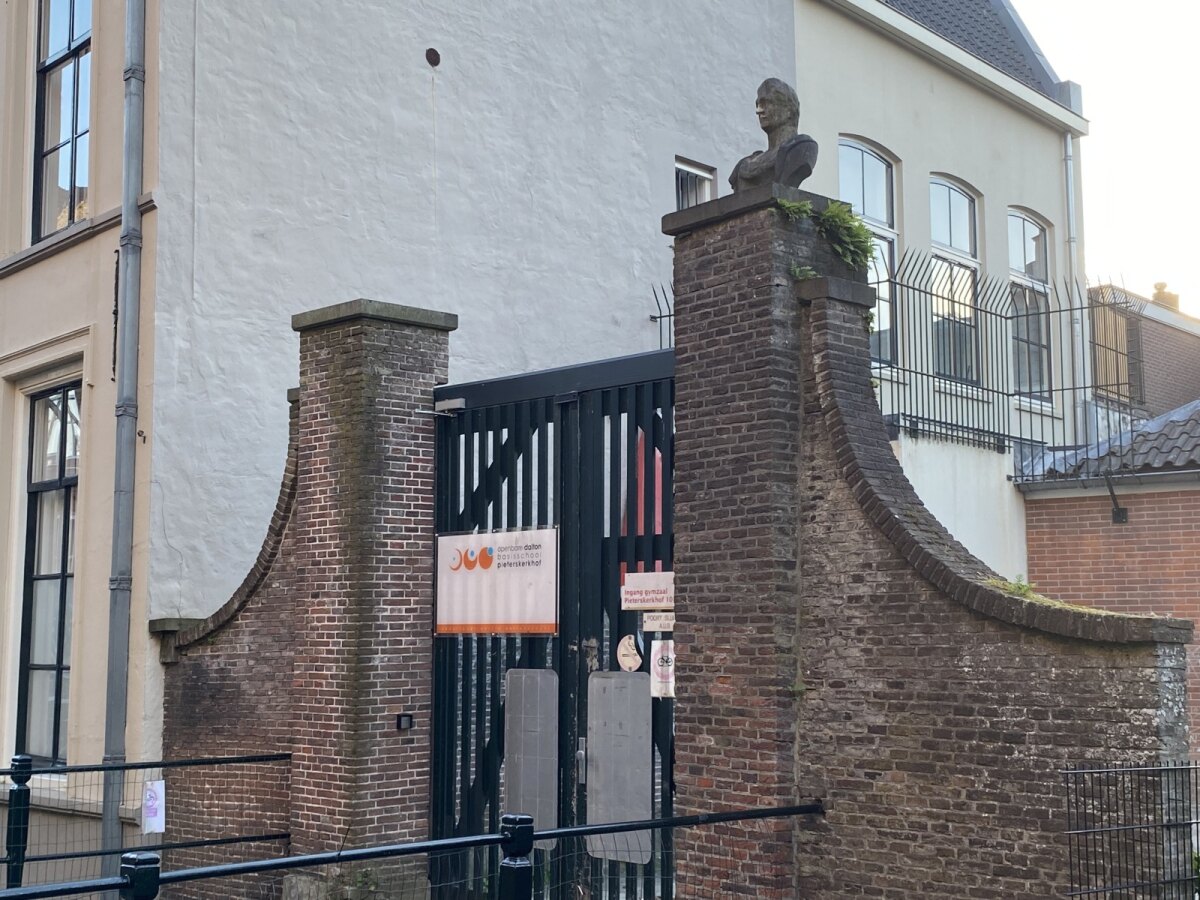 De achterkant van de ODBS Pieterskerkhof aan de Kromme Nieuwegracht. Foto: Jim Terlingen 