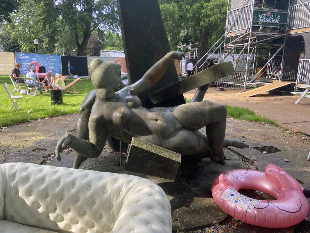 'Feest der Muzen' van beeldhouwer Joop Hekman tijdens het stadsfestival. Foto: Jim Terlingen