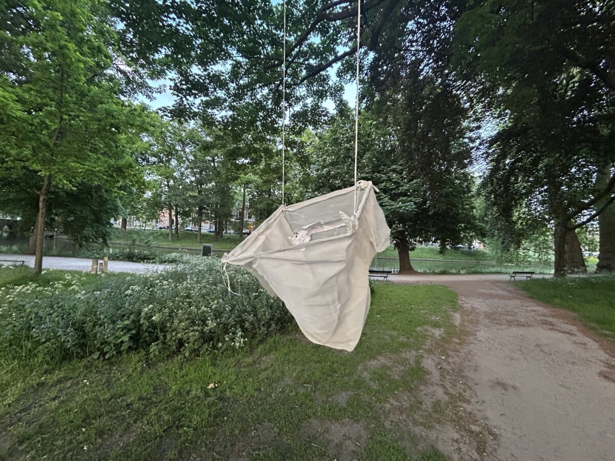 In het zakje een verweerde briefje