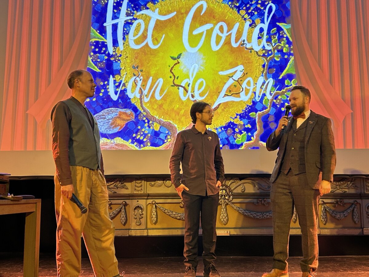 Links Rob de Looff, rechts documentairemaker Vincent van Esch en midden filmcomponist Alfredo Sirica. Foto: JT