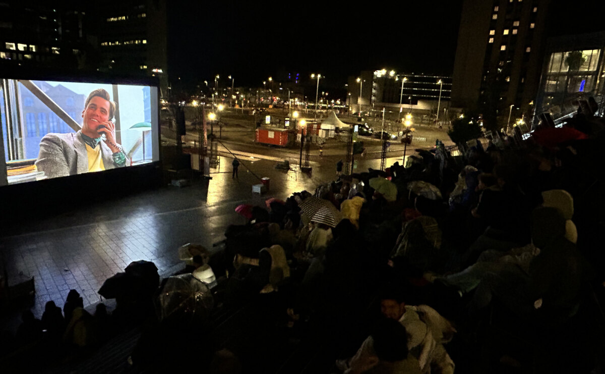 Donderdagavond op het Jaarbeursplein. Foto: JT