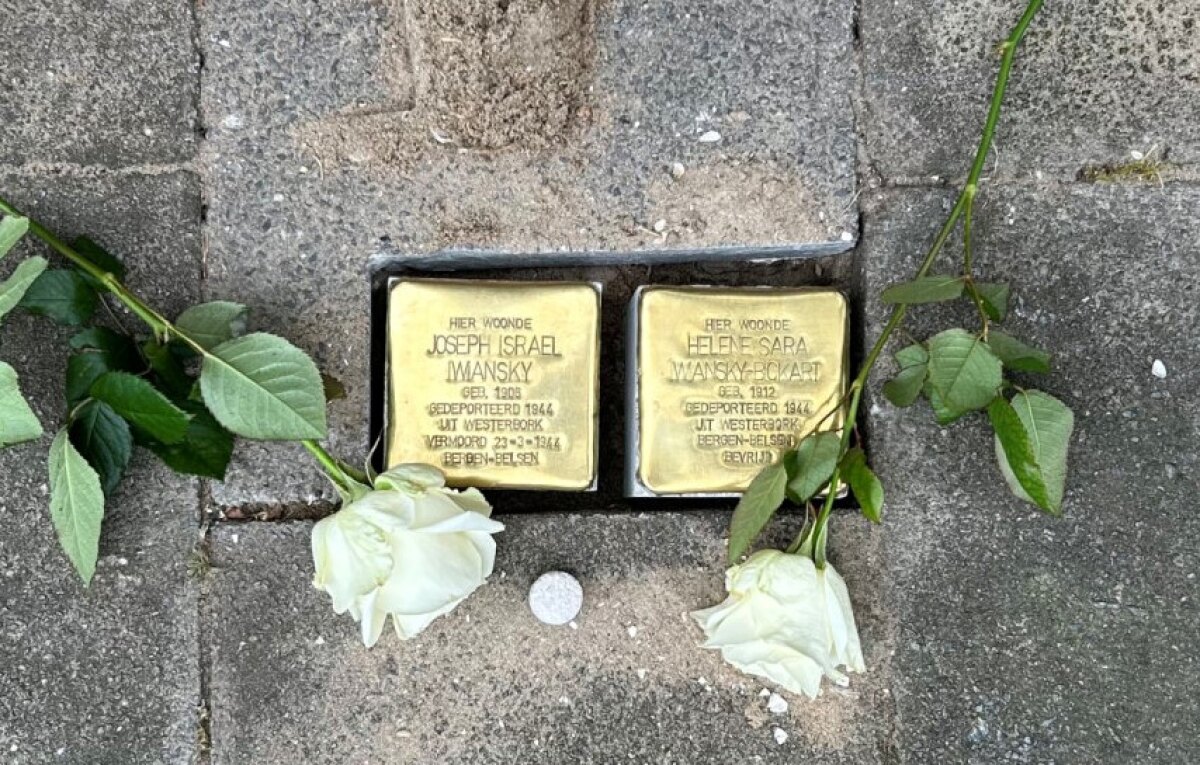 Afgelopen zondag werden deze steentjes geplaatst voor Joseph Iwiansky en Helene Iwiansky-Bickart. Foto: JT