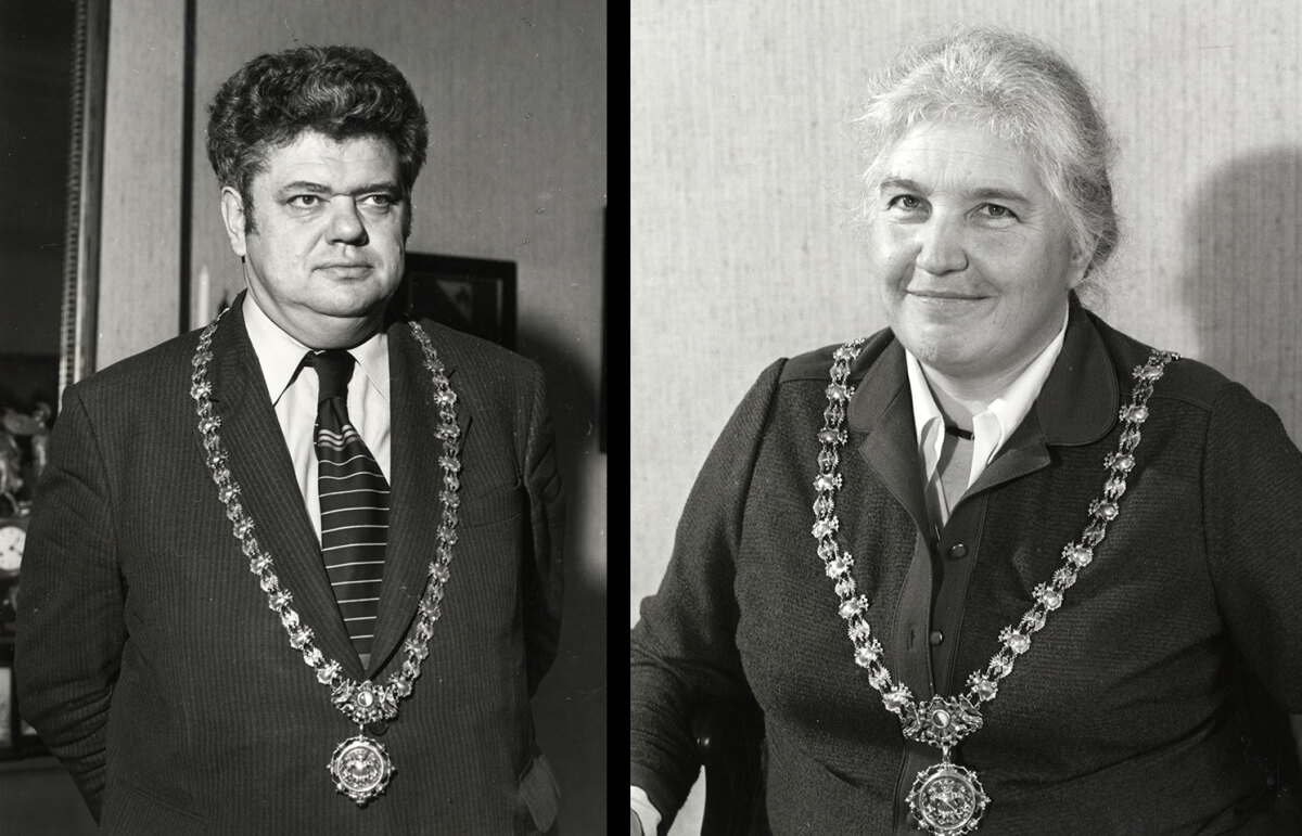 Burgemeester Vonhof en zijn opvolger Vos met de Utrechtse ambtsketen (foto's: HUA)