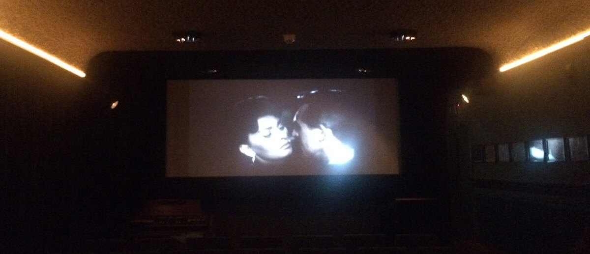 Voorafgaand aan de hoofdfilm in zaal 4: de kus. Foto: Jim Terlingen