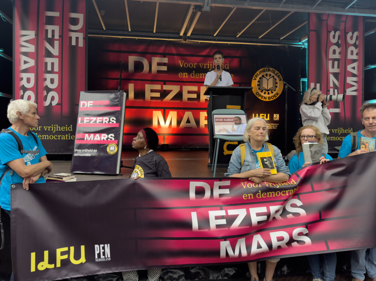 Voorafgaand was er eerst een manifestatie op het Jaarbeursplein (foto: HvV)
