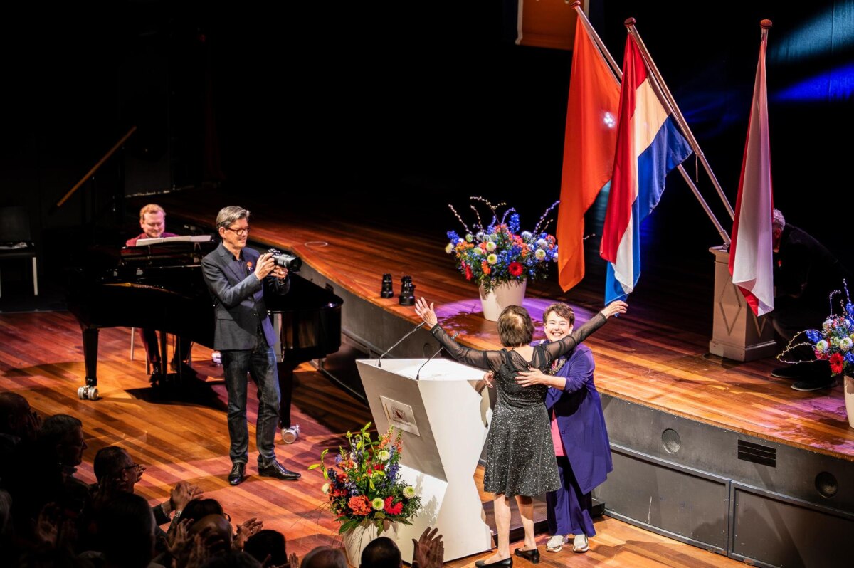 Margaret Schot dankt de burgemeester