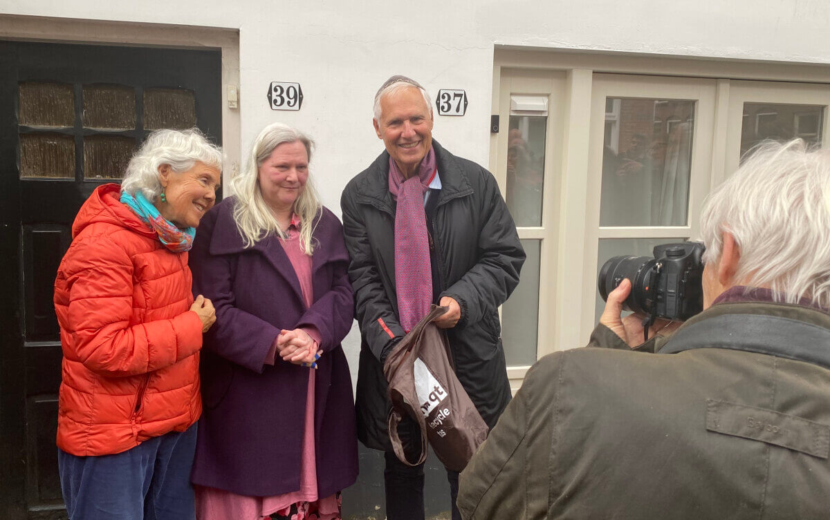 Mirjam, Doete en Rami op de Nieuwe Koekoekstraat (foto: JT)