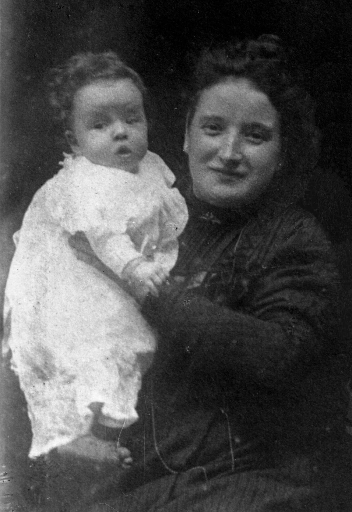 Johanna met kleine Fien. Foto: collectie familie Groen