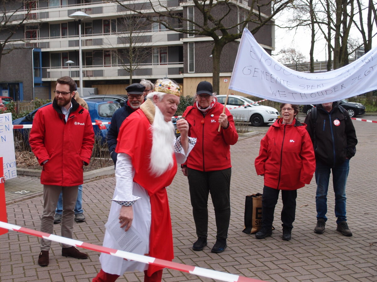 Omwonenden voerden in maart 2022 actie tegen het plan op de parkeerplaats van het Rachmaninoffplantsoen een 70 meter hoge appartementenflat te bouwen (foto LE)