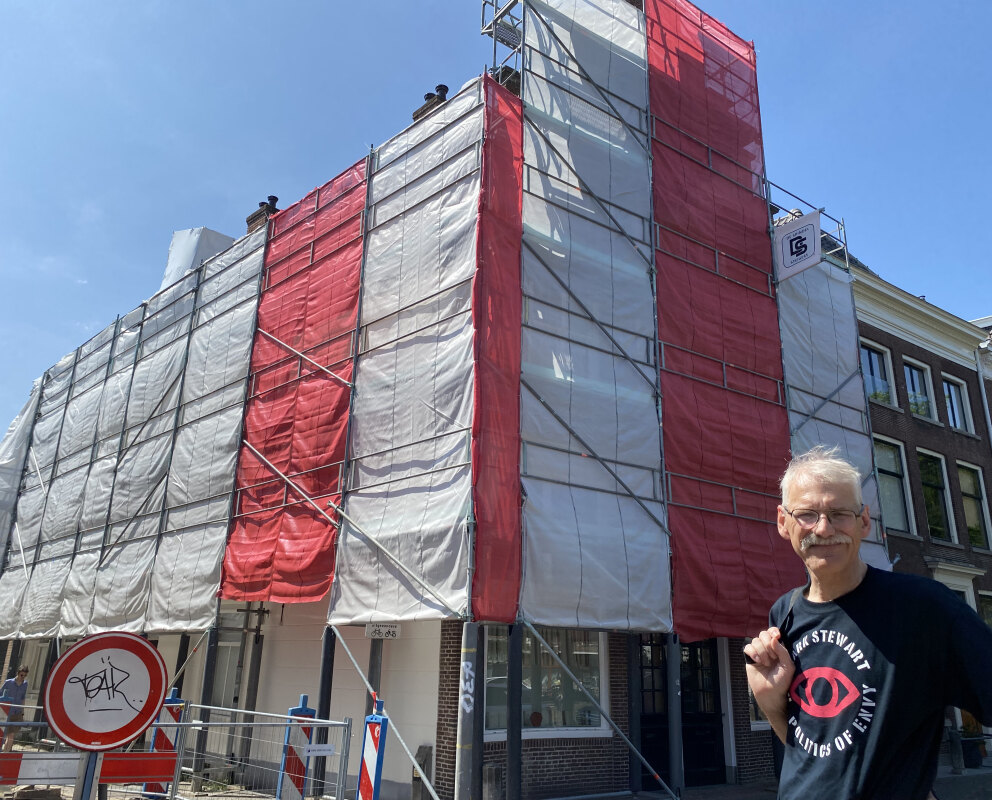 Jos Peeters voor het pand Grijsesteijn, 8 juli 2023. Foto: JT 