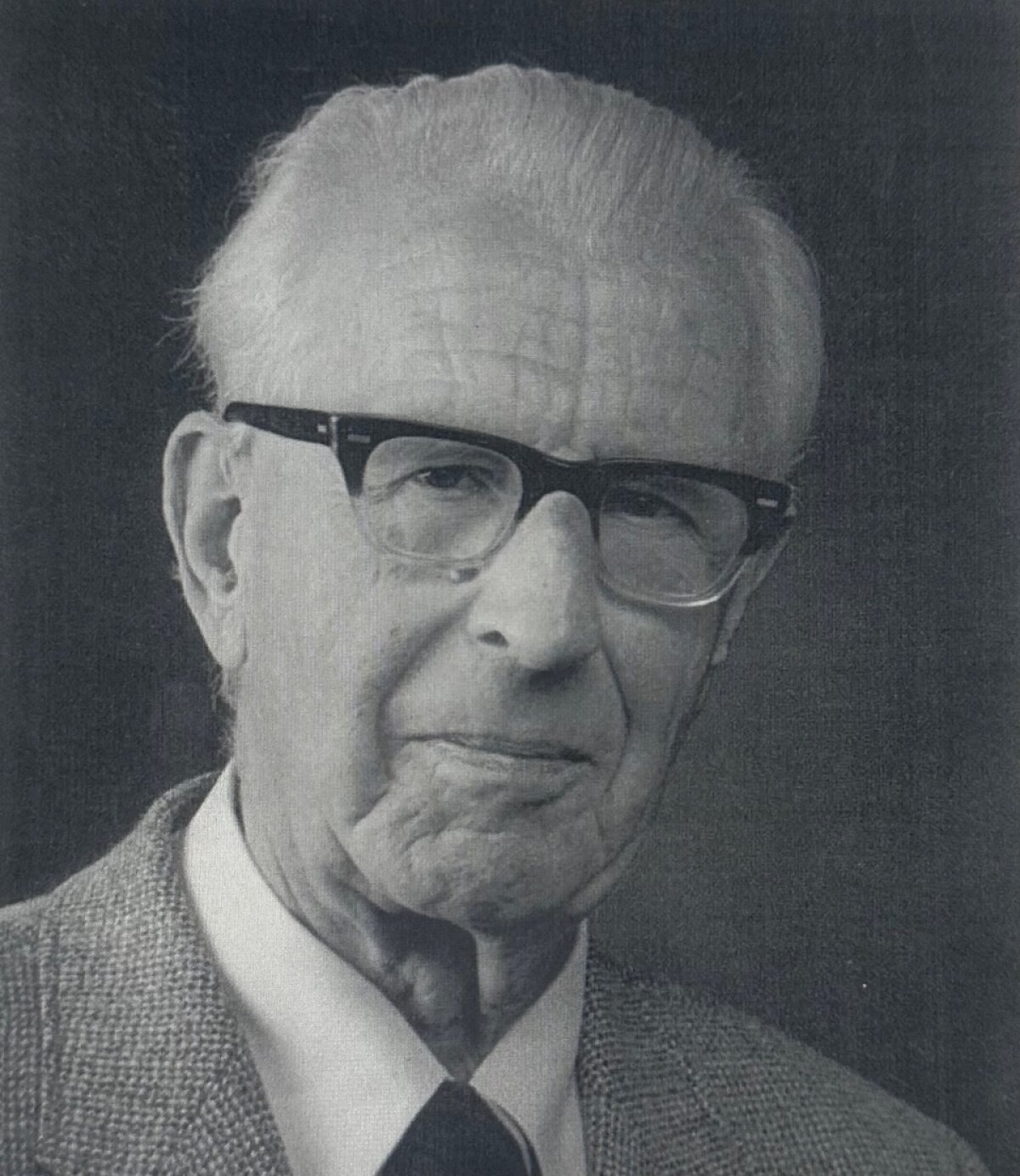 Prof. Dr. Christiaan Pieter Raven (1906-2001). Foto uit 'Levensbericht' door J. lever en J.A.M. van den Biggelaar