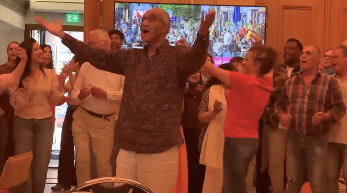 Het Utrechtse koor Duniya bracht veel sfeer in het stadhuis
