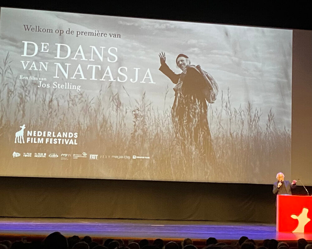 Jos Stelling voorafgaand aan de film in de Stadsschouwburg (foto: JT)