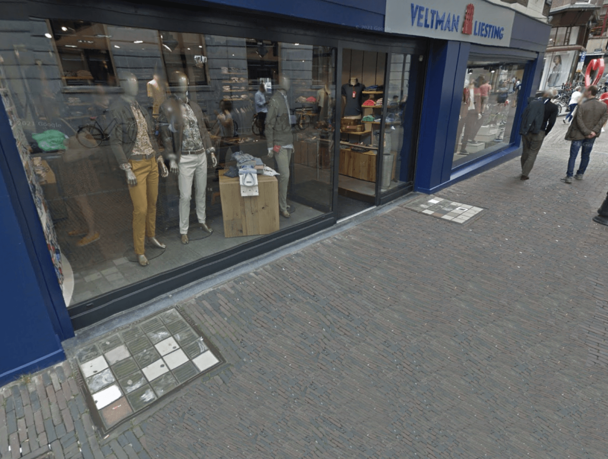 Twee kelderlichten op deze plek. Foto: Google Maps