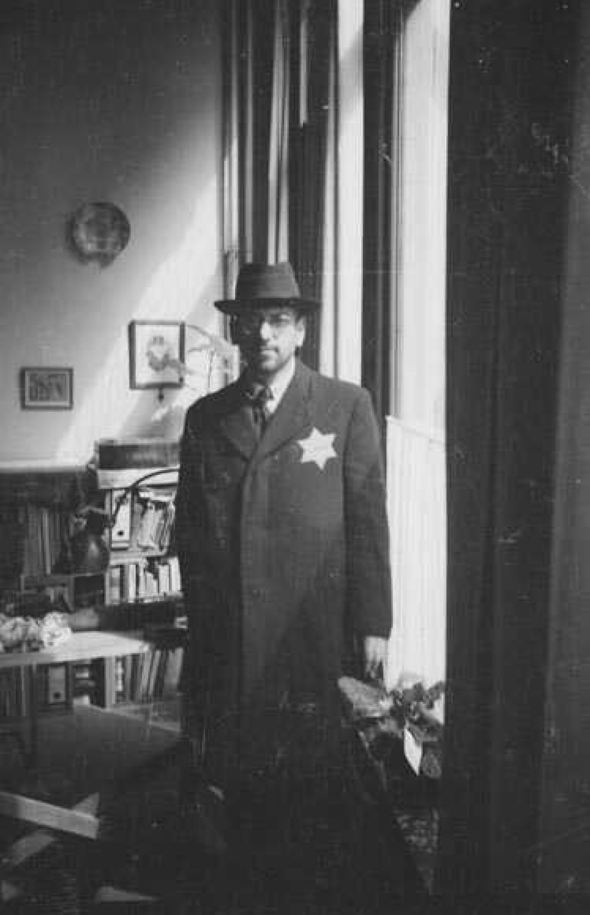 De laatste foto. Zwarts in juni 1942 op de Ambachtsstraat voordat hij naar Vledder moest.