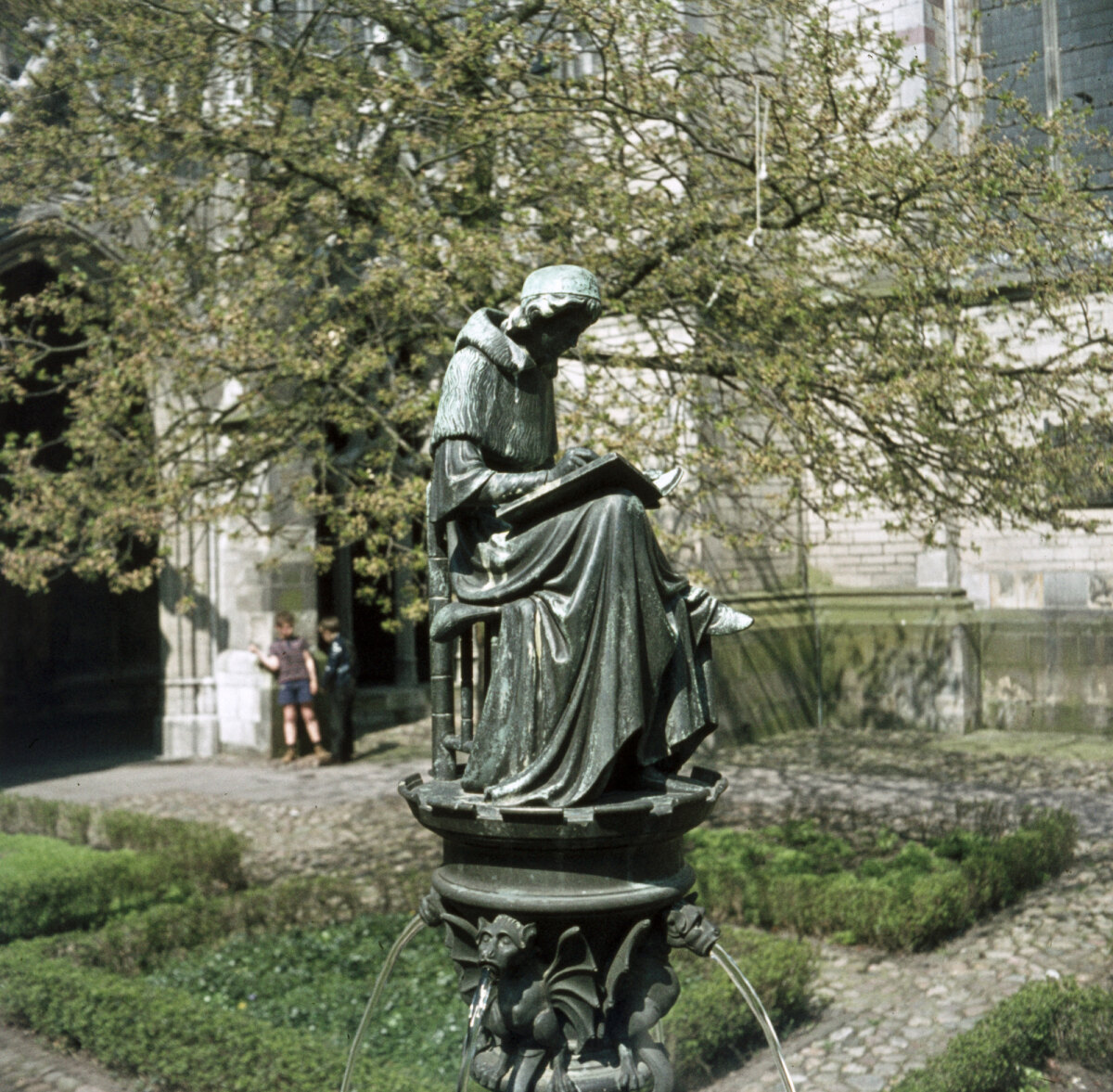 Het Pandhof in 1965 (afbeelding W.M.P.A. en M.L. Bakx/HUA)