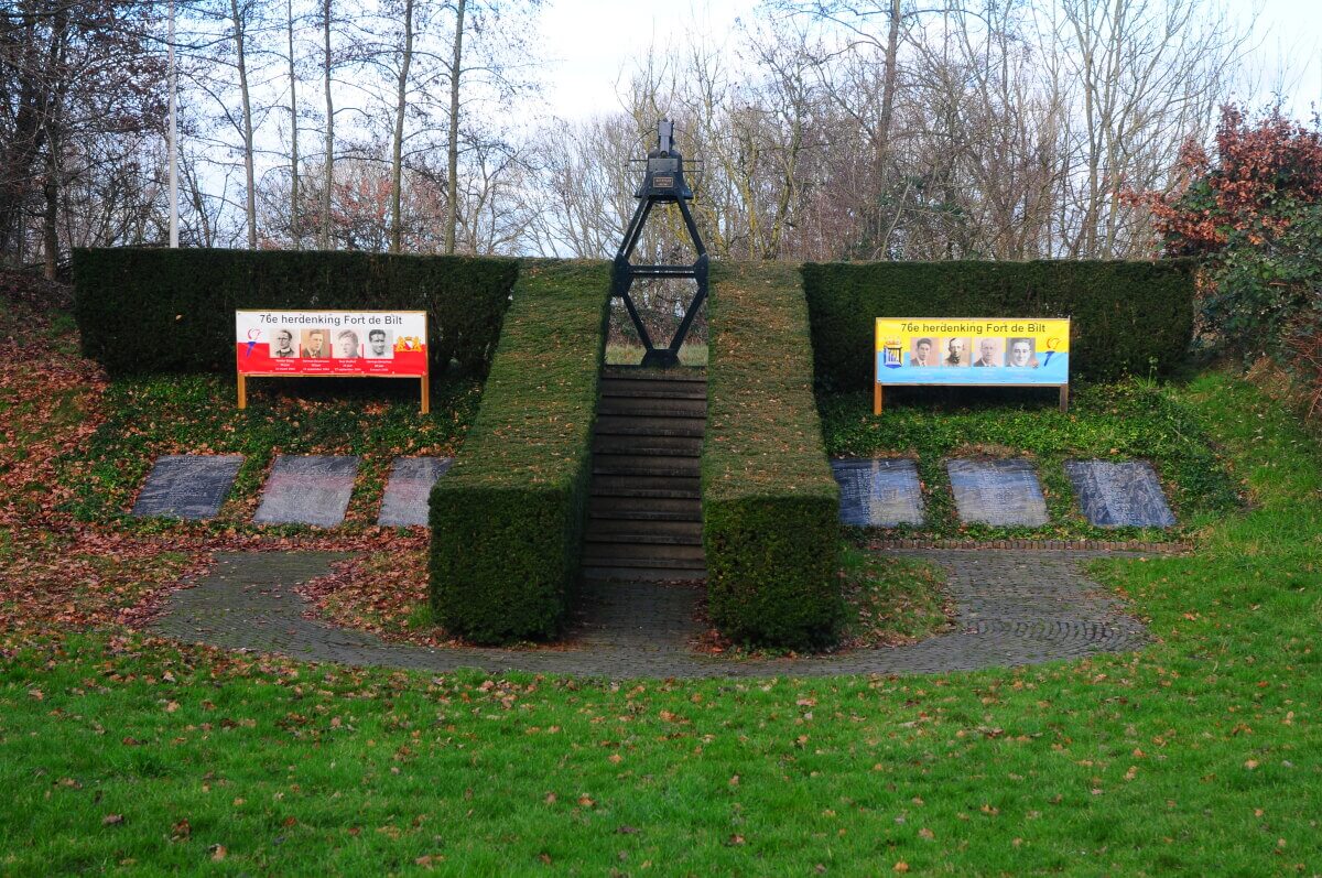 De zes naamstenen, gefotografeerd voorafgaand aan de herdenking in 2021. Foto: Het Utrechts Archief