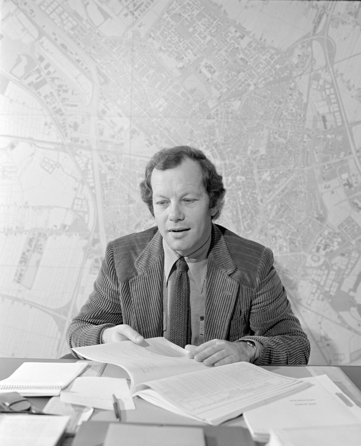 Ad van Hassel in 1981 als wethouder (HUA)