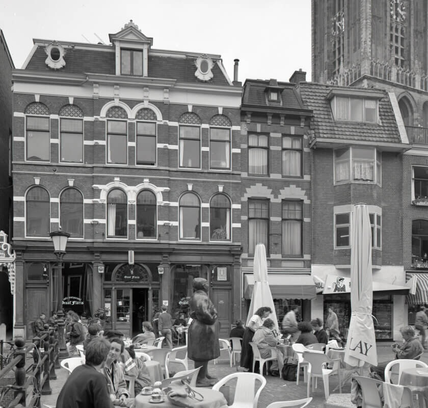 Het terras van Graaf Floris in 1991. Foto: Utrechts Archief
