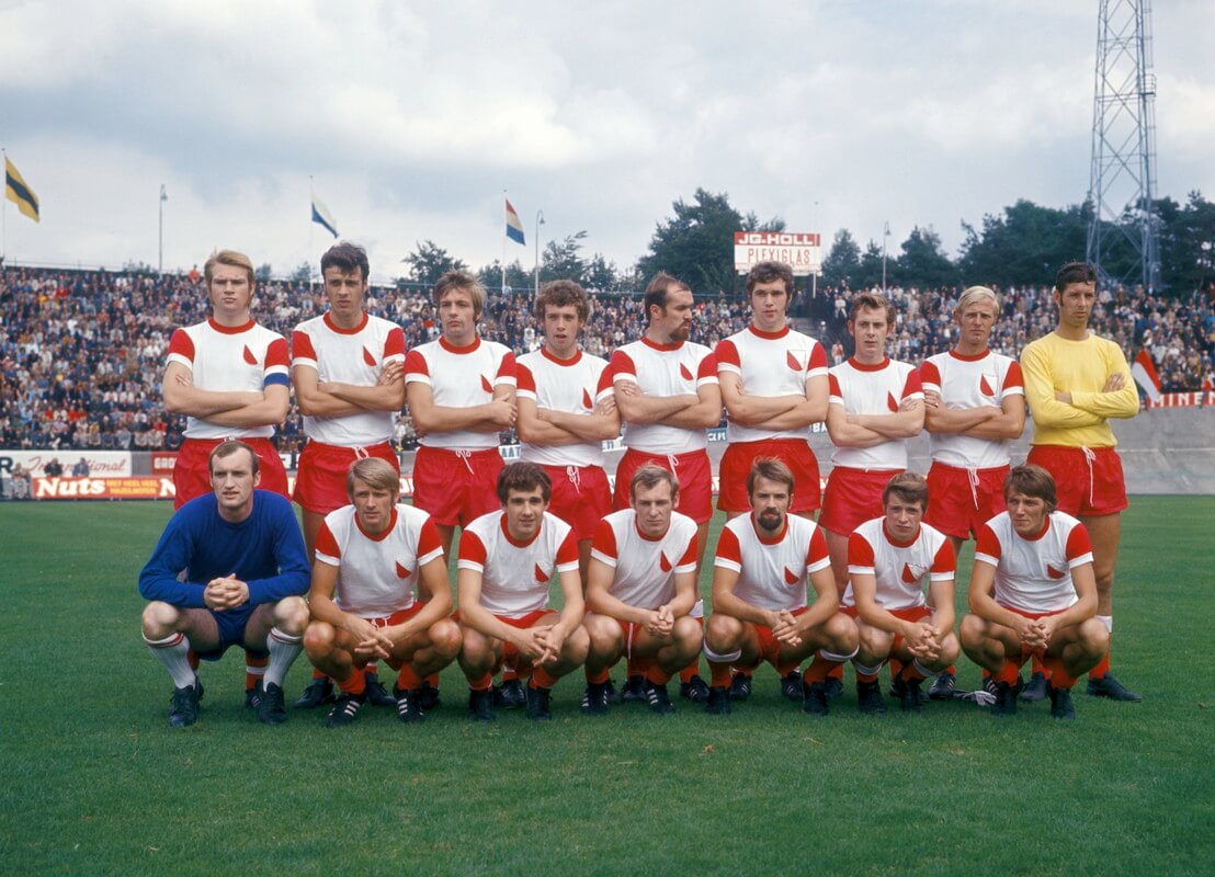 Co Adriaanse (staande 3e van links) in het eerste elftal van FC Utrecht in 1970.  Foto uit 40 jaar FC Utrecht