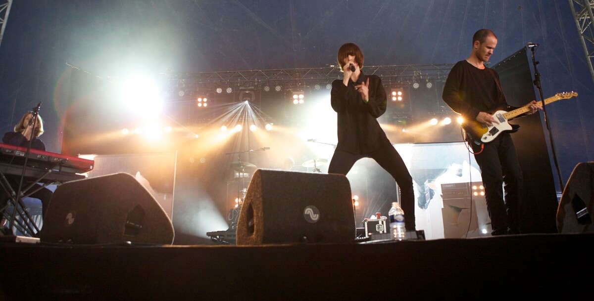 De band The Jezabels trok een volle tent. Foto: Ton van den Berg