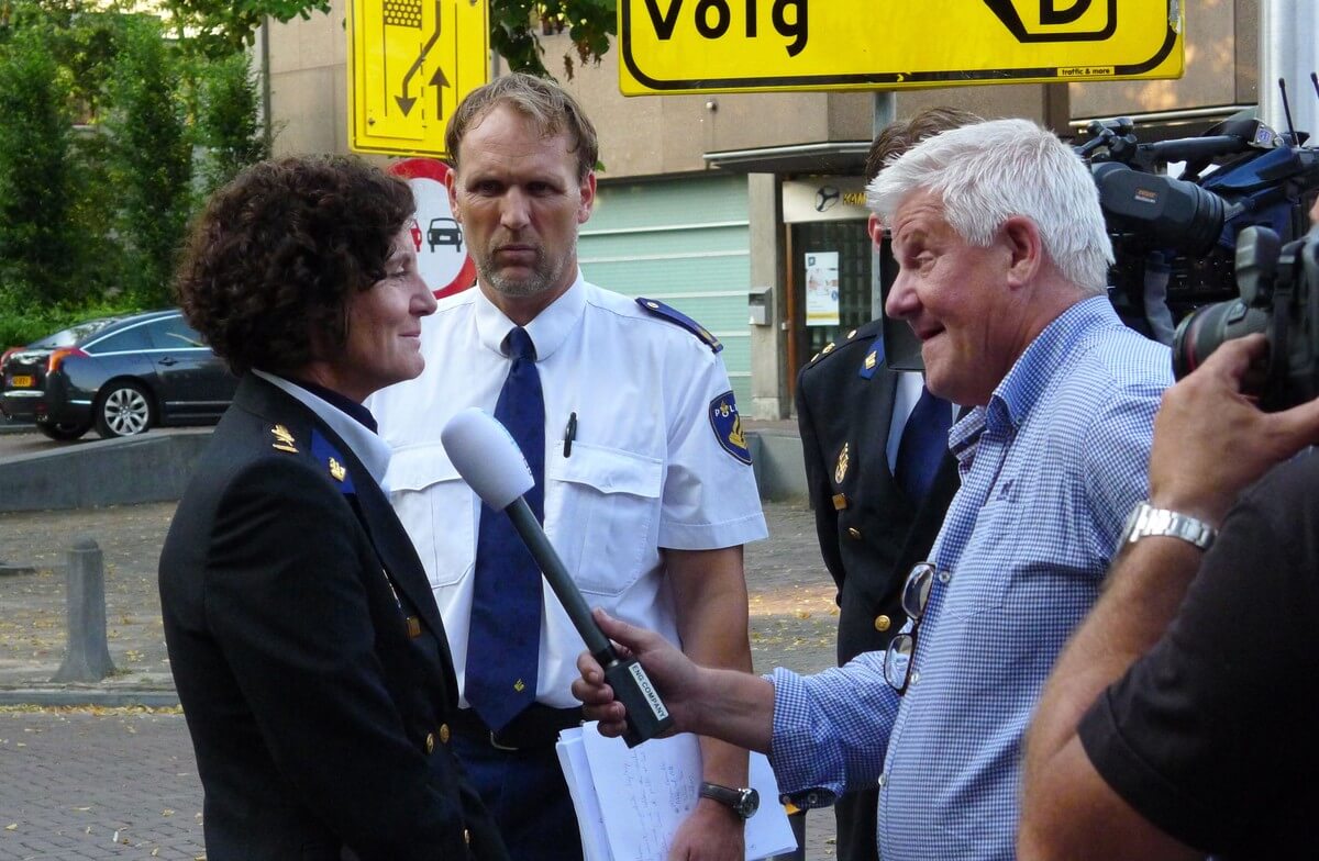 Mirjam Barendse wordt ondervraagd door RTL-4. Foto: Ton van den Berg