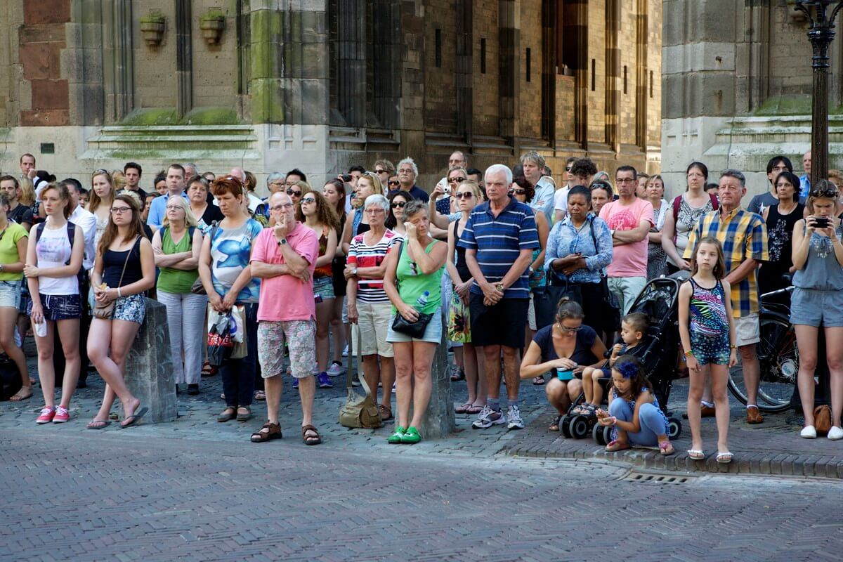 Veel publiek onder de Domtoren.