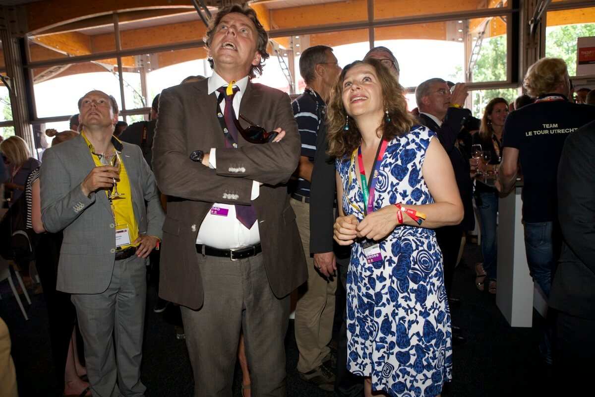 Ook de ministers Koenders en Schippers volgden de wedstrijd in Utrecht (links wethouder Kreijkamp). Foto: Ton van den Berg