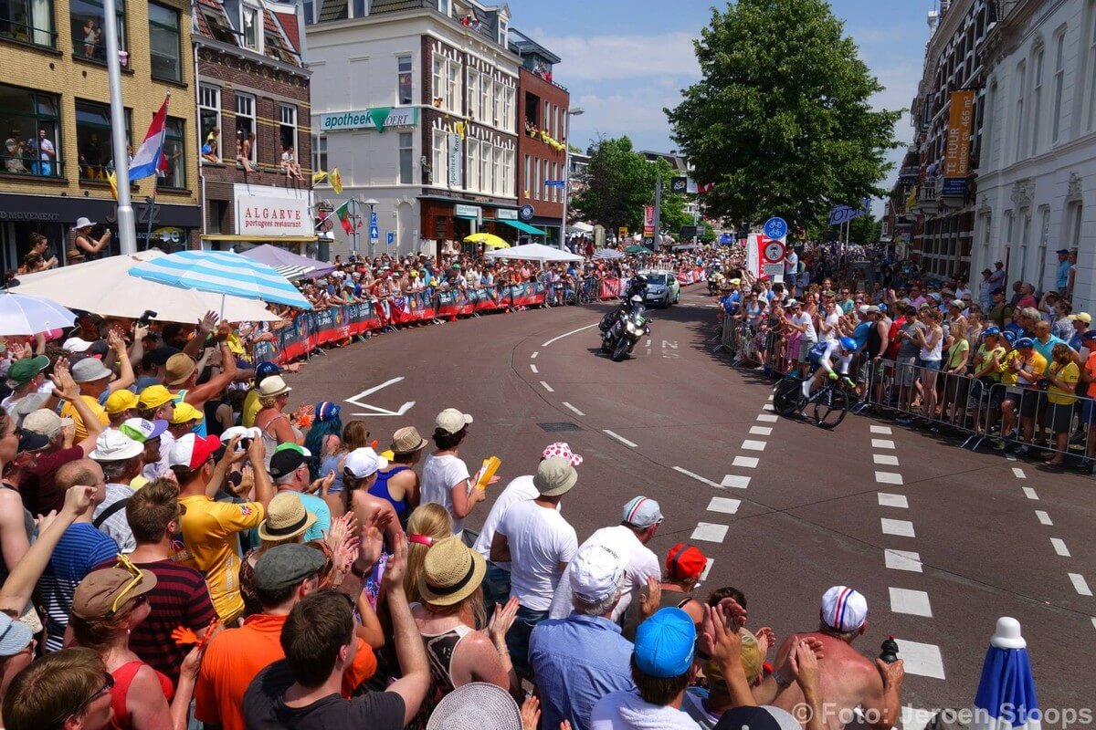 De bocht van de Tour in Utrecht. Foto: Jeroen Stoops