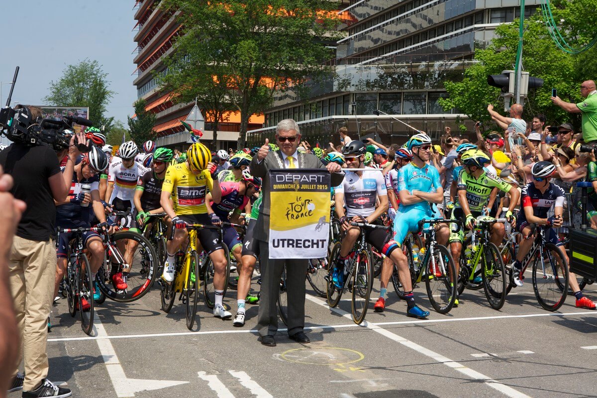 Burgemeester Van Zanen poseert nog een keer. Foto: Ton van den Berg